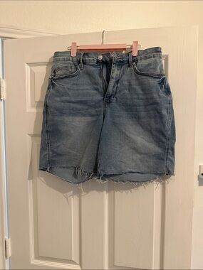 Judy Blue Frayed Hem Light Wash Denim Shorts 201